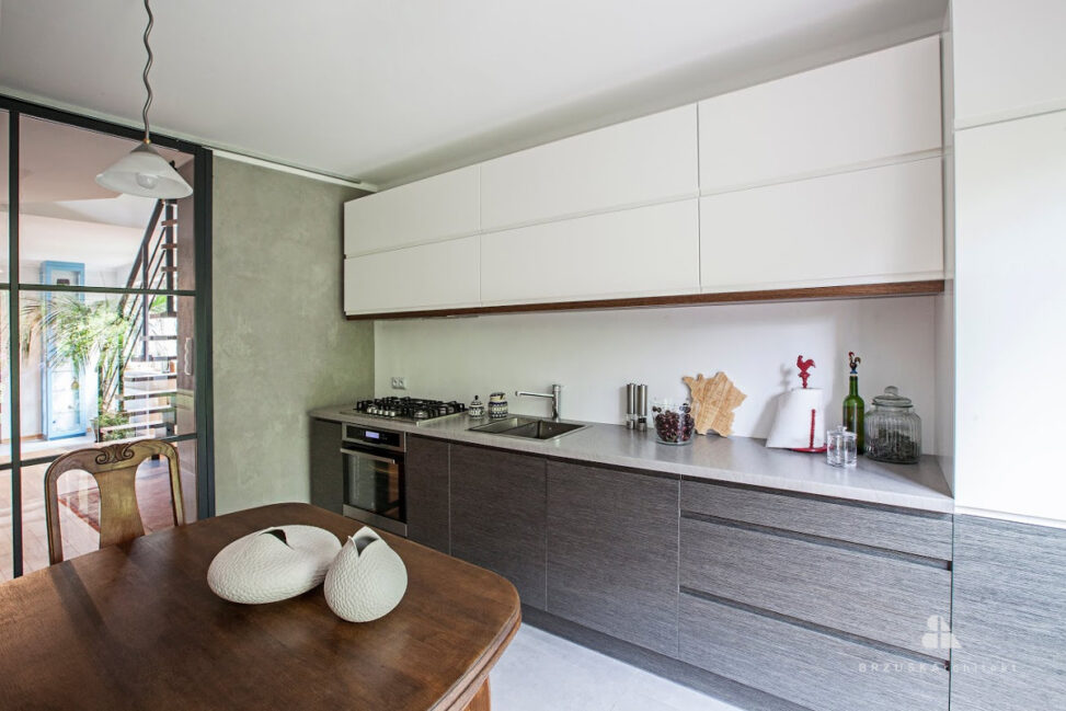 metamorfoza kuchni antyczne meble minimalistyczny wystrój